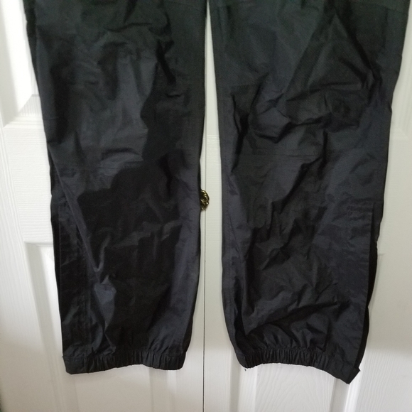 Mountain Hardwear Dry Q Nylon Wind Pants - Picture 7 of 14